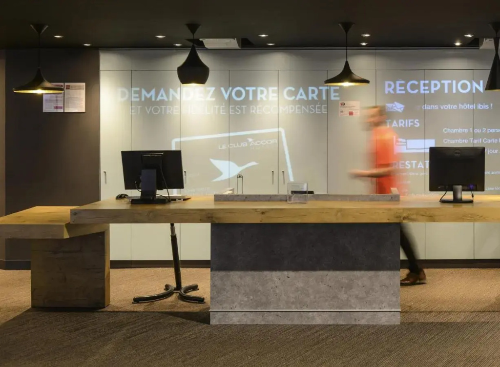 Lobby & Reception