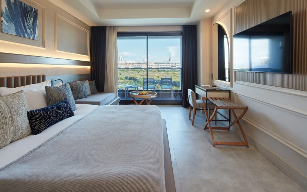 Deluxe Double room with land view (full double bed)