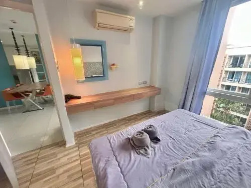 Двухместные апартаменты с видом на бассейн двуспальная кровать в Atlantis Condo Pattaya by Panissara