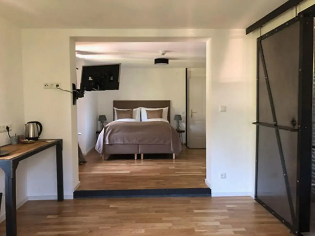 Double Junior Suite (full double bed)