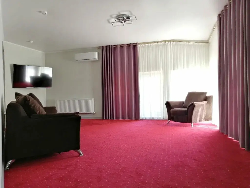 Double Suite (full double bed)