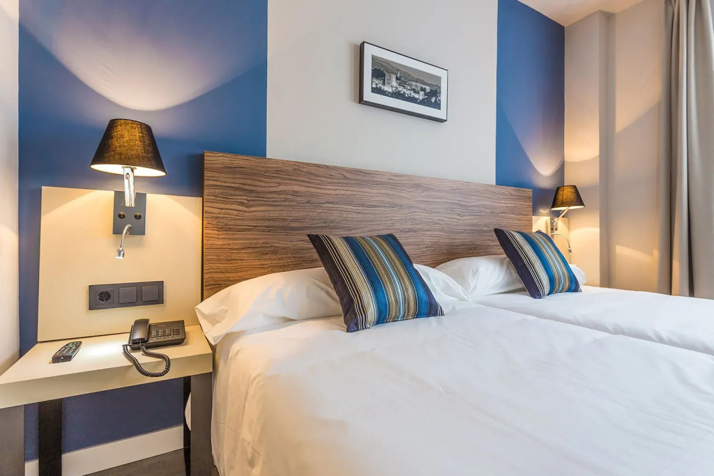 Deluxe Double room (full double bed)