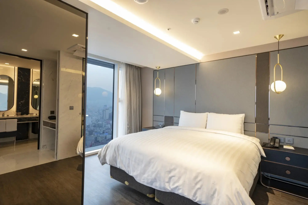 Royal Premium Suite with ocean view