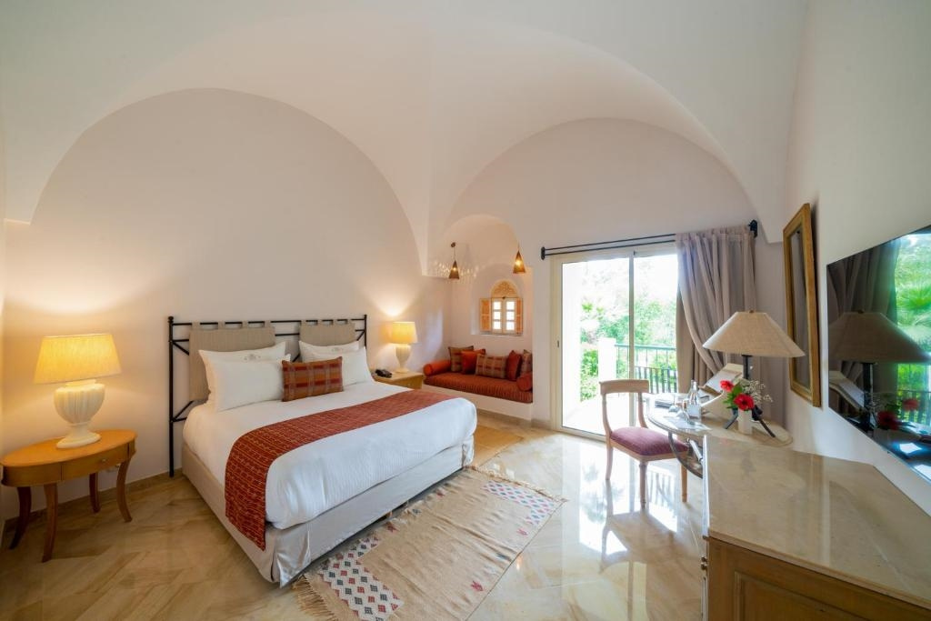 Deluxe Double room with garden view (full double bed)