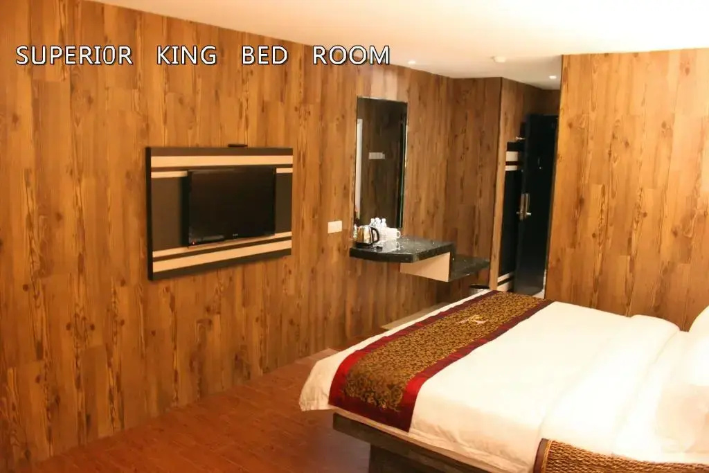 Signature Deluxe Double room (full double bed)