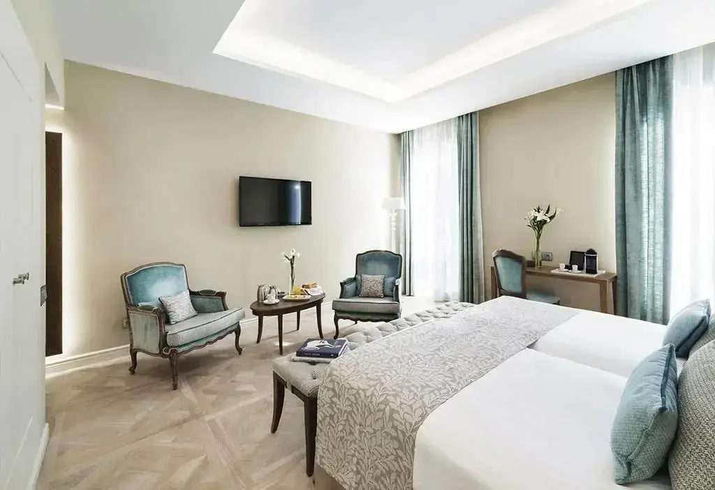 Premium Double Suite (twin beds)