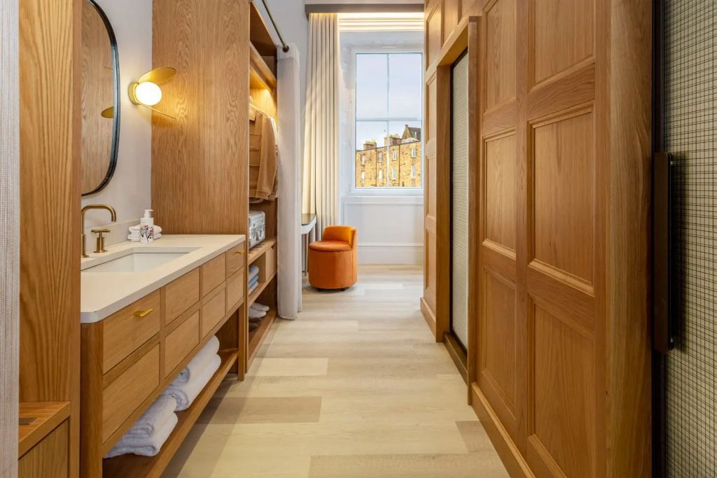 Grand Double Junior Suite (full double bed)