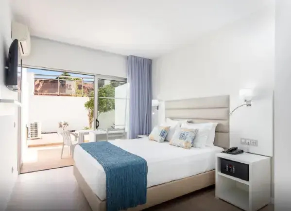 Carvi Beach Hotel - Chambres