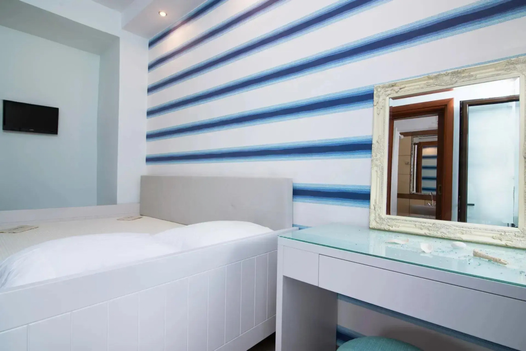 (Kamelia Hotel) Single room with side sea view