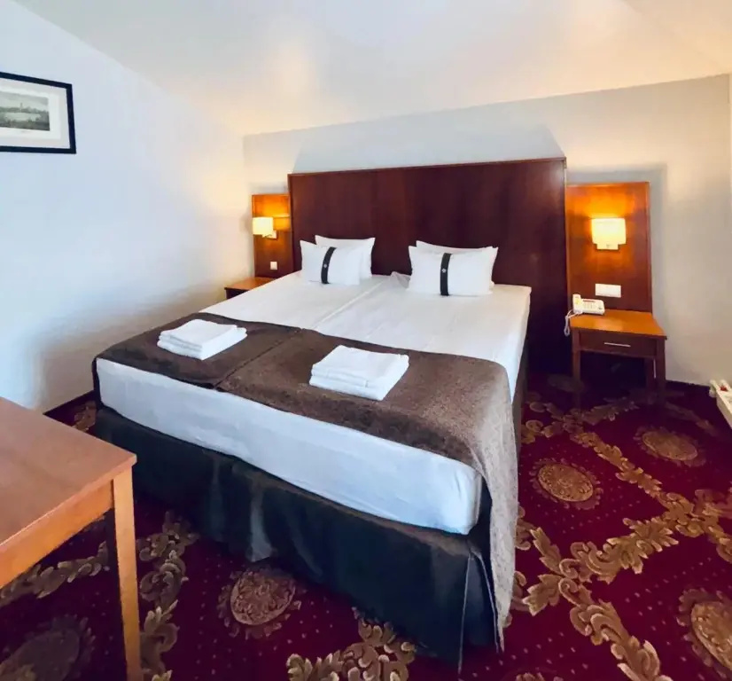 Double Suite full double bed