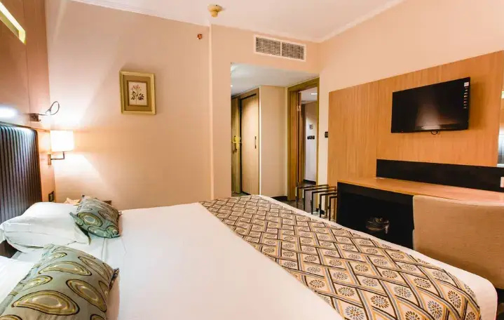 Double room (full double bed)
