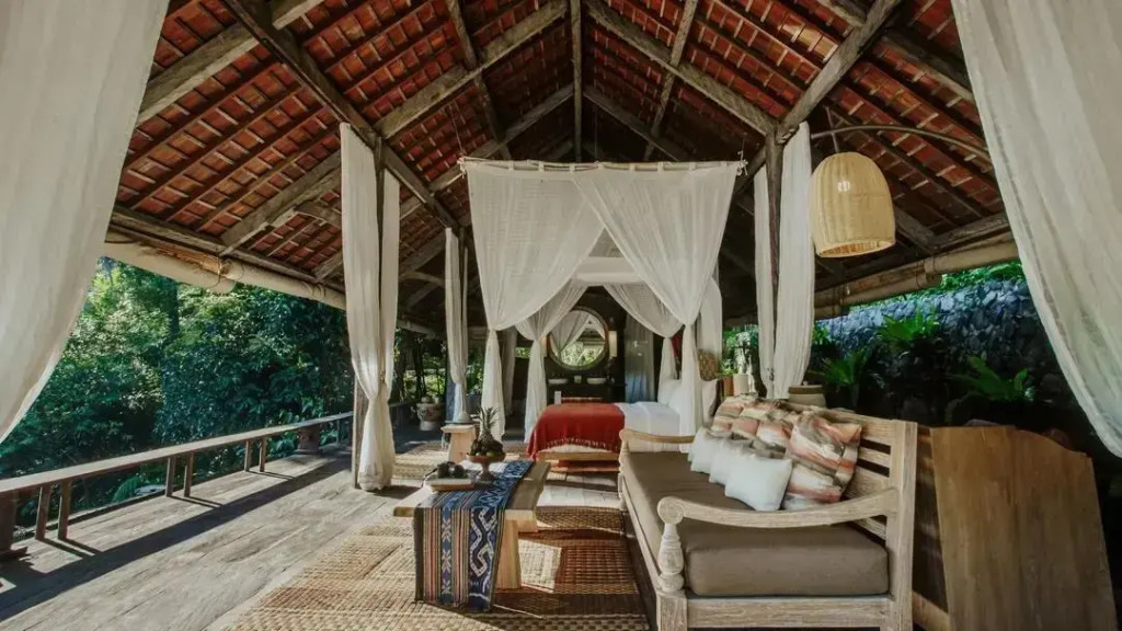 Buahan, A Banyan Tree Escape
