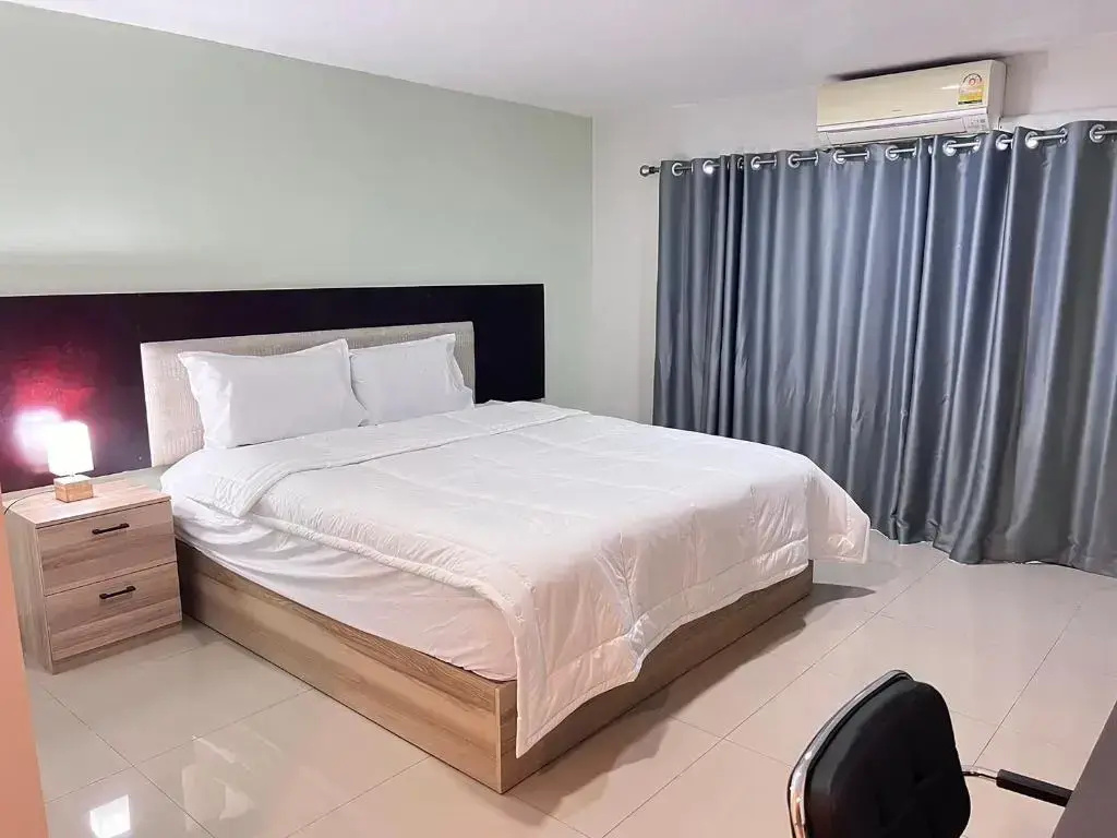 Deluxe Double room with balcony (full double bed)