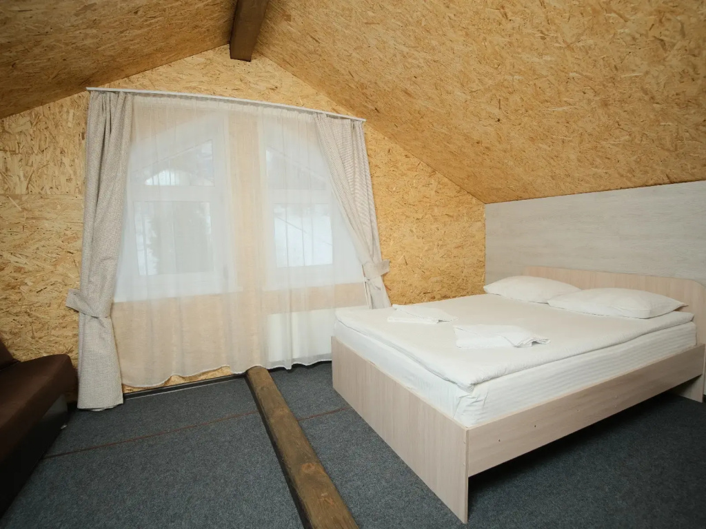 Small Double Attic room (full double bed)