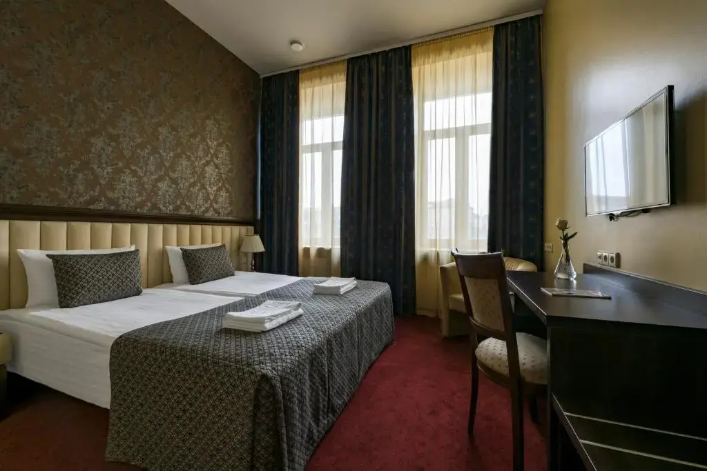 Double Suite with balcony (full double bed)