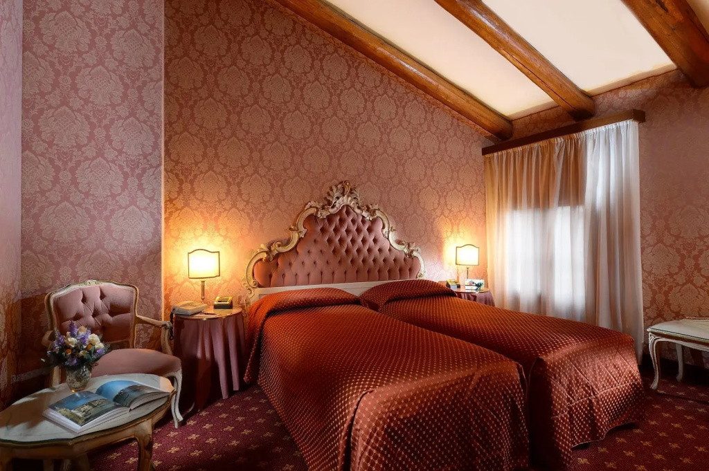 Double room with Grand canal view (twin beds)