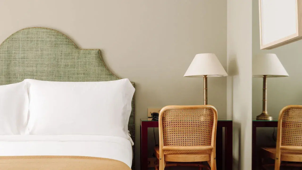 Mini Deluxe Double room (full double bed)