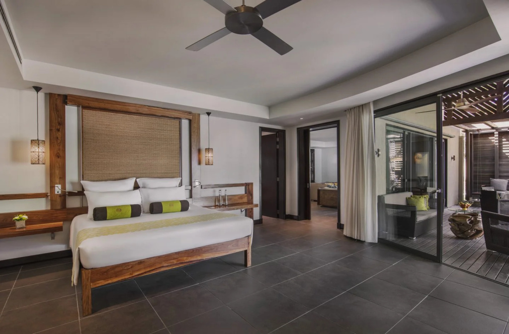 Beachfront Senior with pool Suite