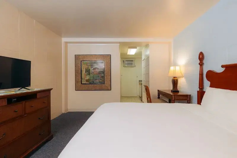 Waikiki Heritage Hotel - Tap to explore photos