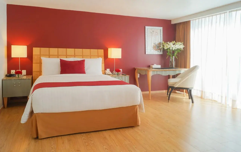 Exterior Double Master Suite (full double bed)