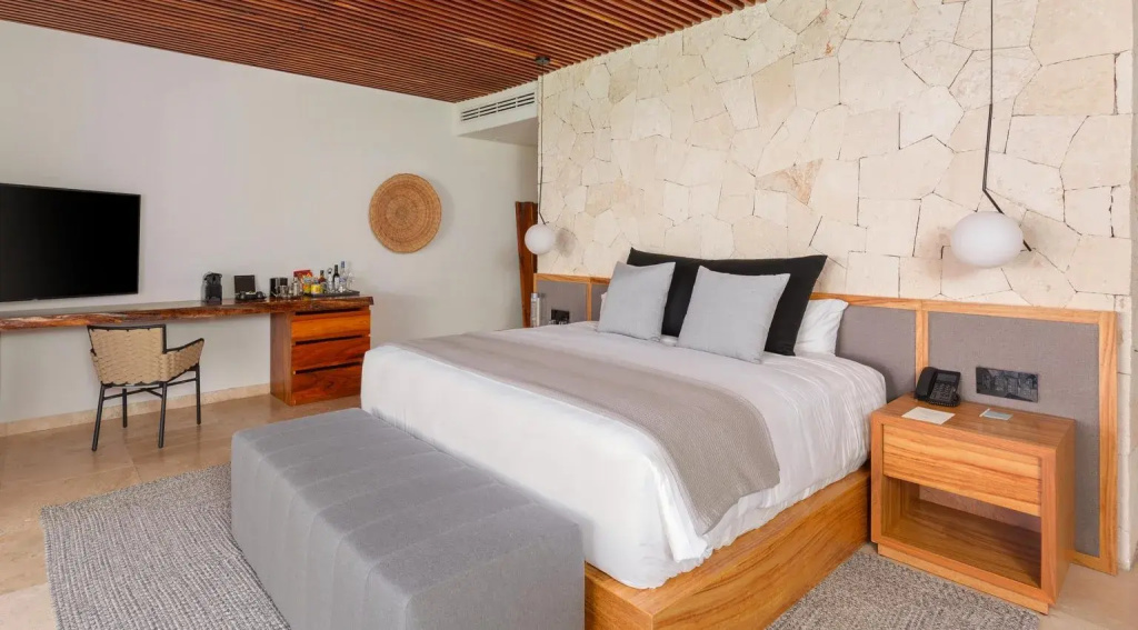 Double Suite with jungle view (full double bed)