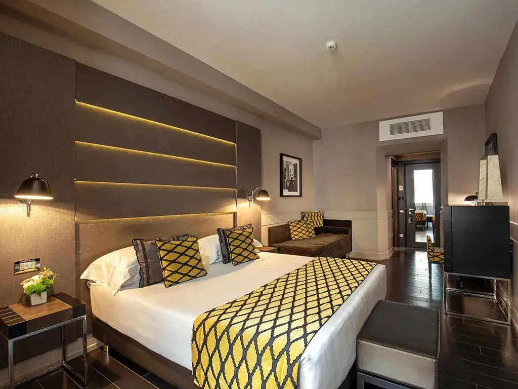 Deluxe Double room (full double bed)