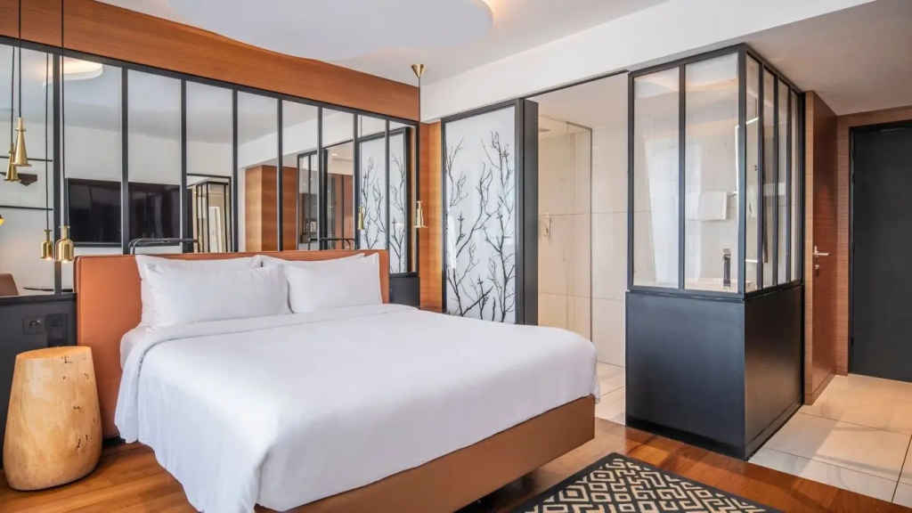 Paris Style Double room (full double bed)