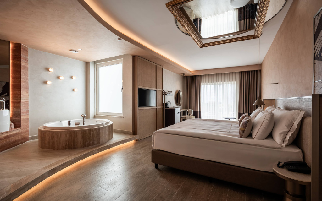 Superior Garden Up Jacuzzi Double room (full double bed)