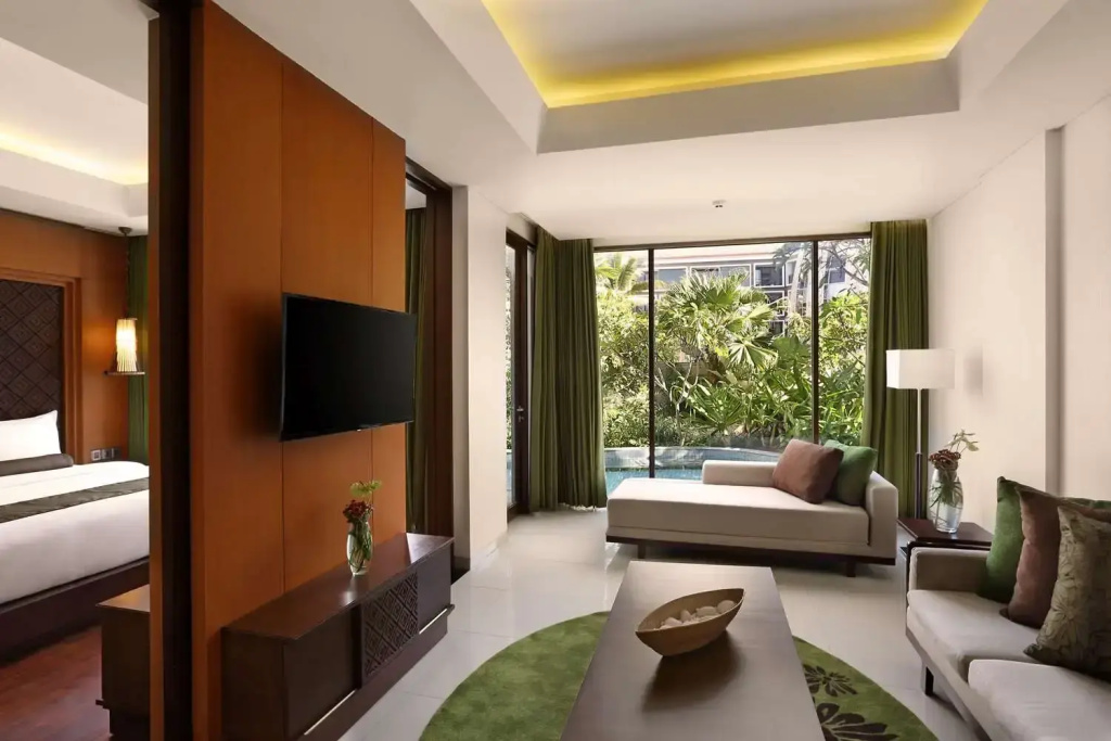 Double Suite Pool View (full double bed)