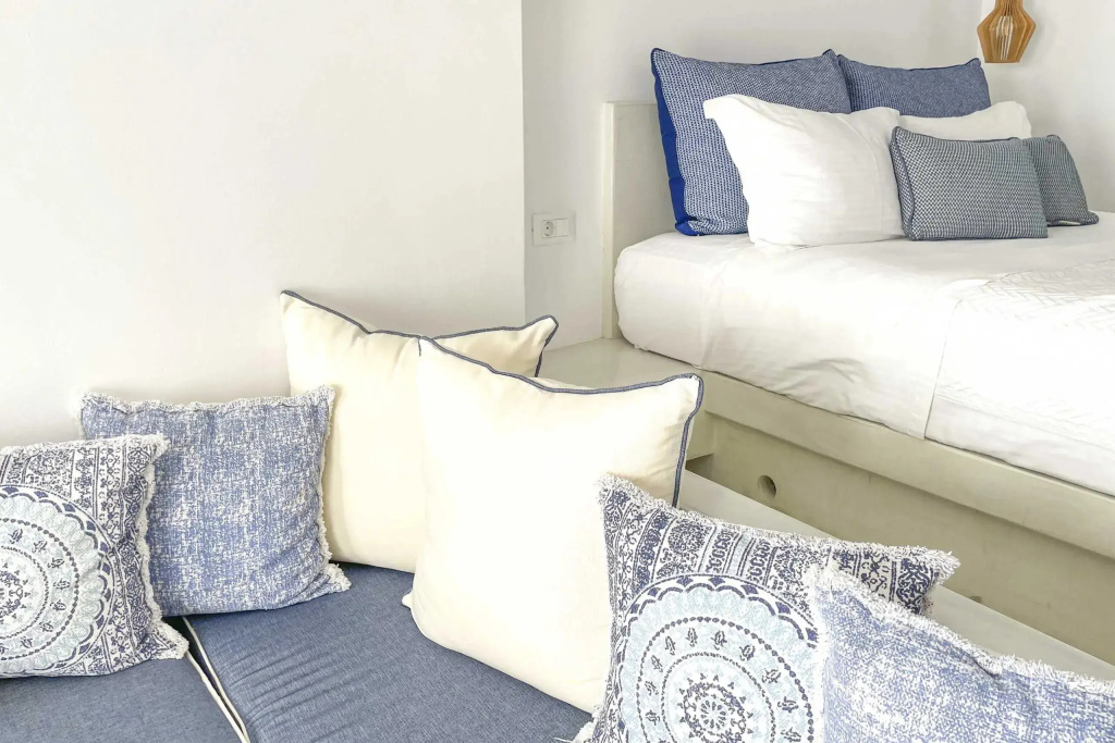 Double Suite with Outdoor Jacuzzi (full double bed)