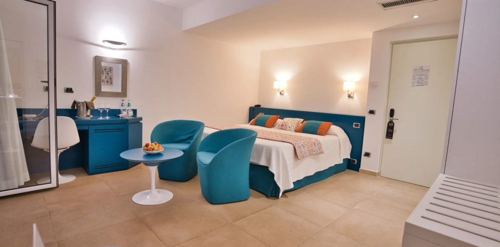 Double Suite (full double bed)