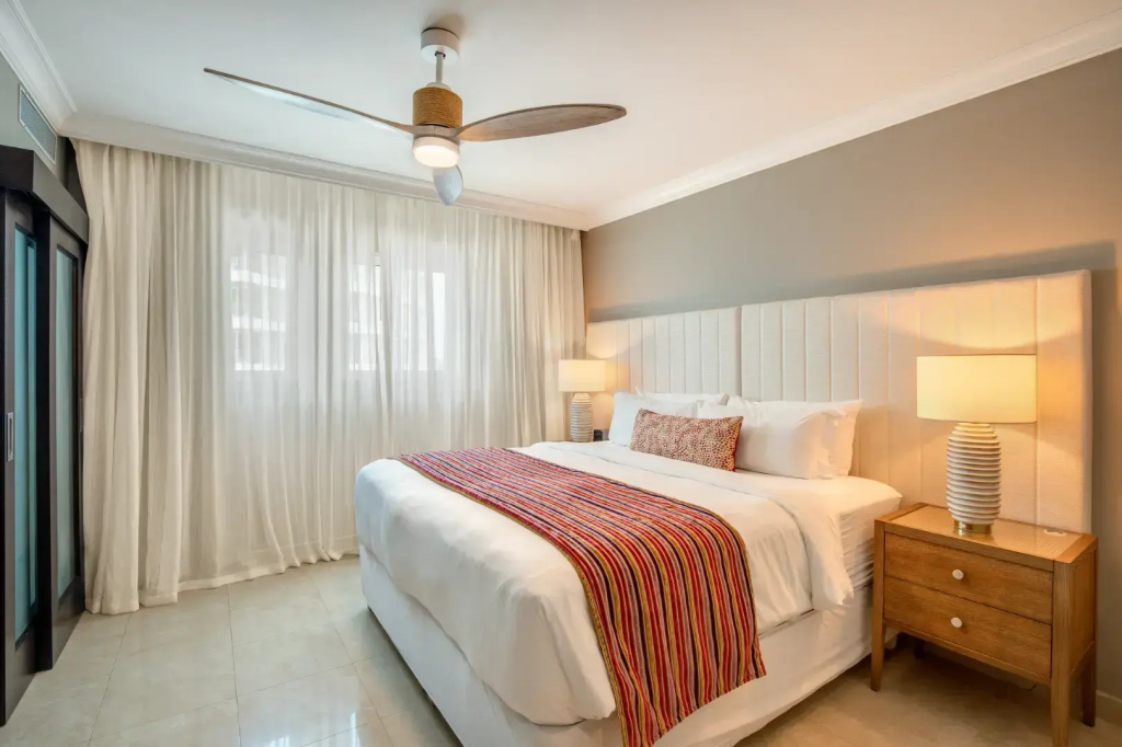 2 Bedrooms Luxury Concierge Suite oceanfront