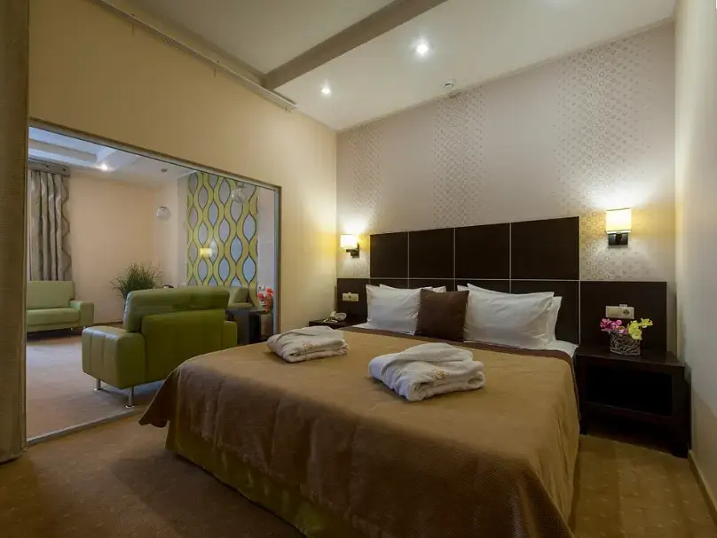 Kaluga Plaza Hotel Room Type - Grand Deluxe Double room full double bed