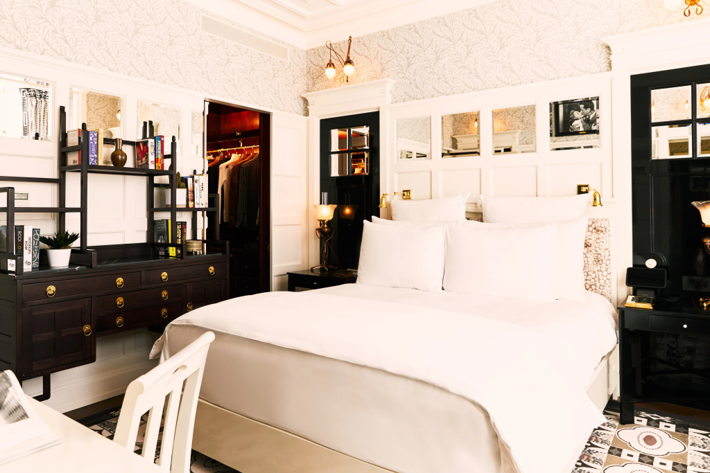 Sloane Double room (full double bed)
