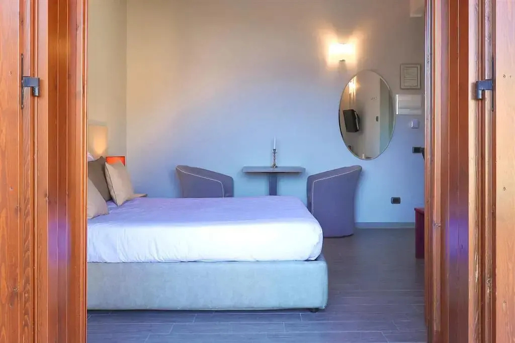 Double room with lake view (full double bed)