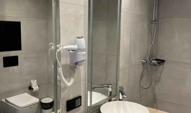 Двухместный полулюкс c 1 комнатой с видом на море двуспальная кровать в Изумруд