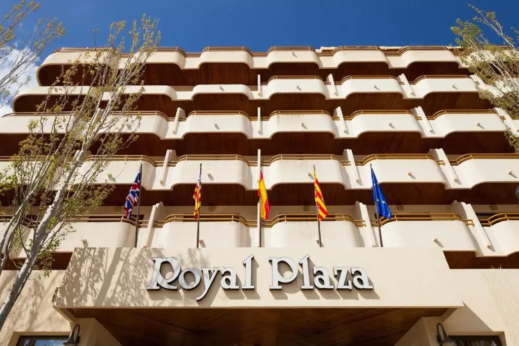 Отель Royal Plaza — фото