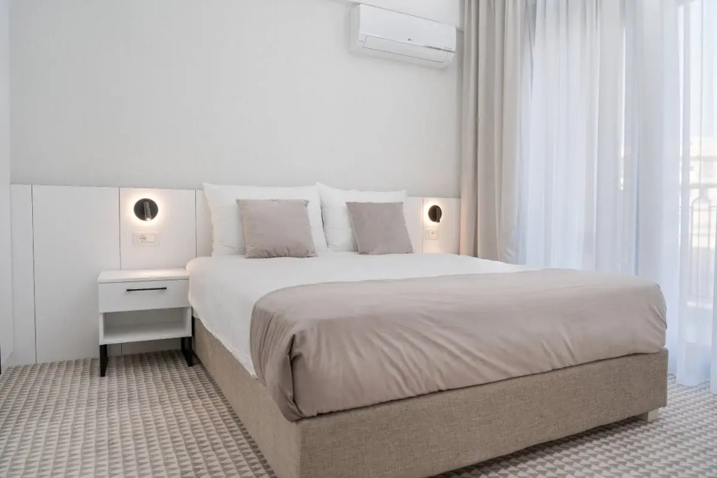 Double Junior Suite (full double bed)