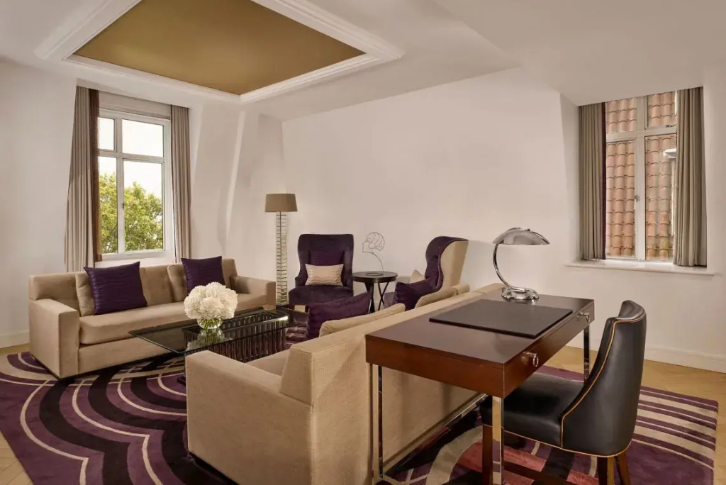 Suite with park view (full double bed)