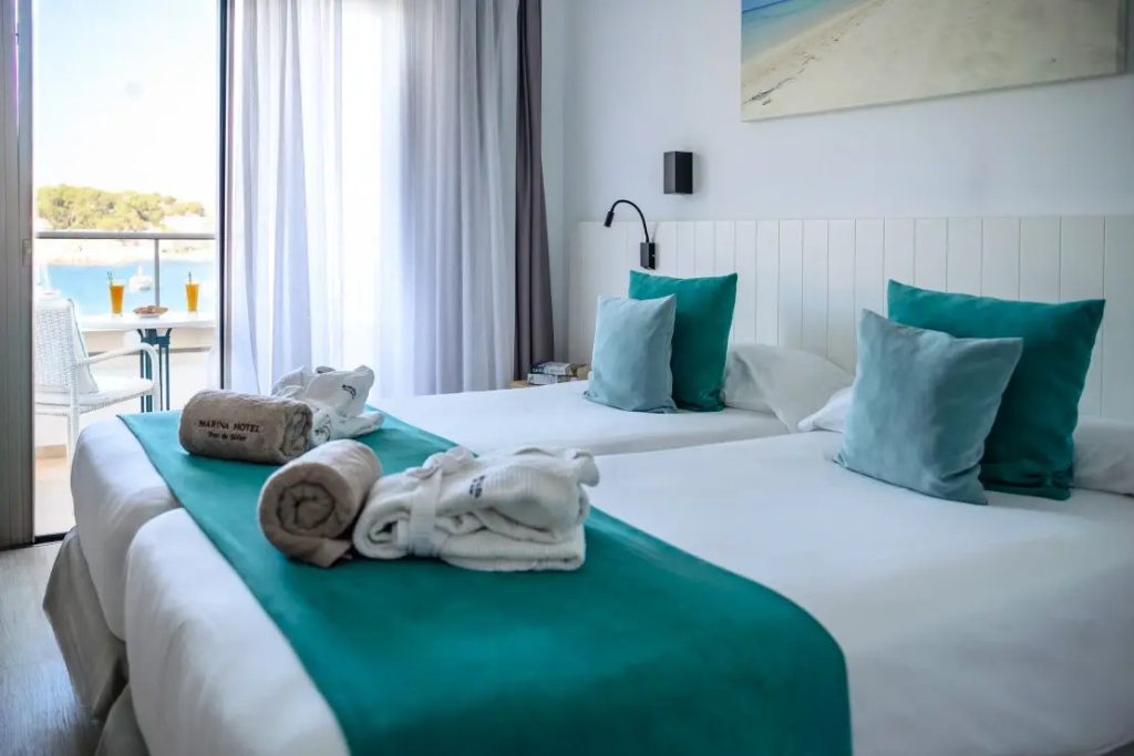 Superior Double room with sea view (full double bed)