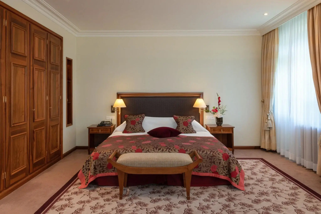 1 Bedroom Suvretta Deluxe Double Suite (full double bed)