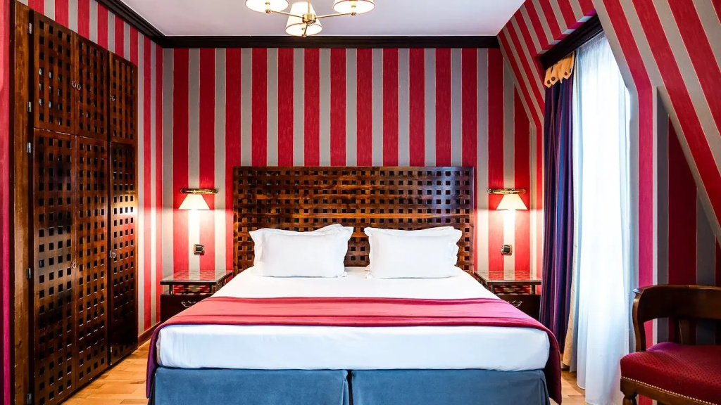 Deluxe Double room (full double bed)