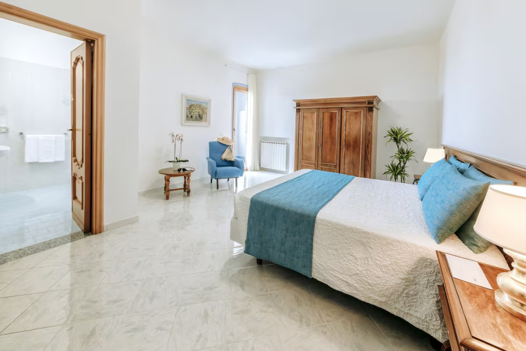 Classic Double room (full double bed)