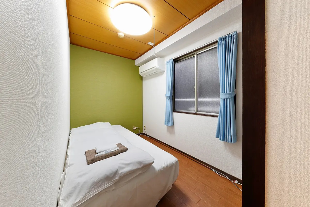 Japenese(futon beds) or Western style Single room