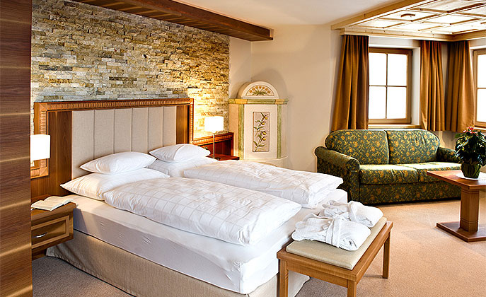 Romantic Double Suite (full double bed)
