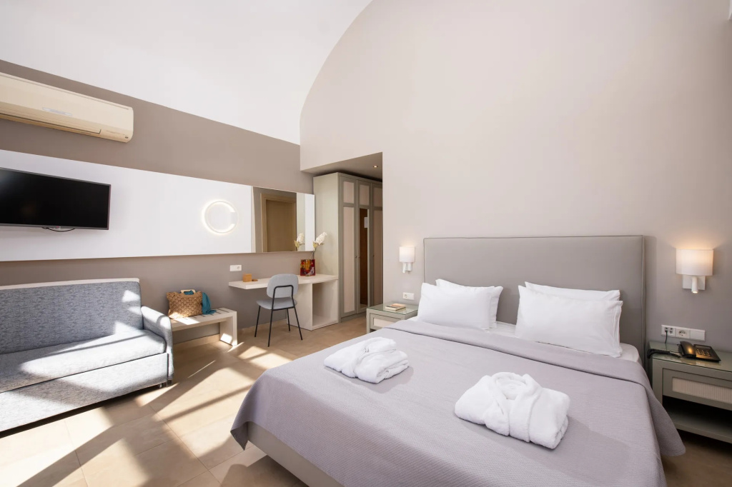 Superior Double room with garden view (full double bed)