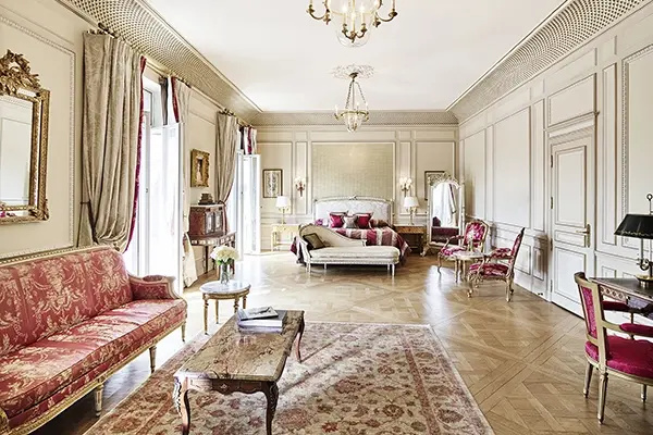 Versailles Suite with park view