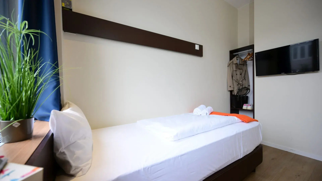 One Plus Single room