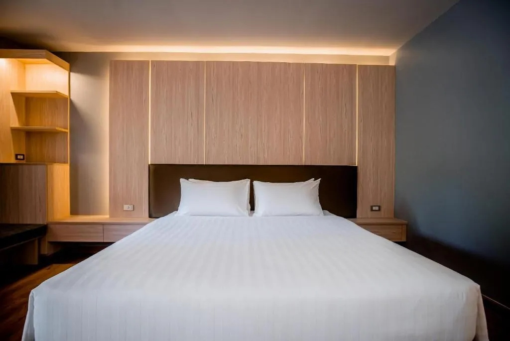 Deluxe Premium Double room (full double bed)