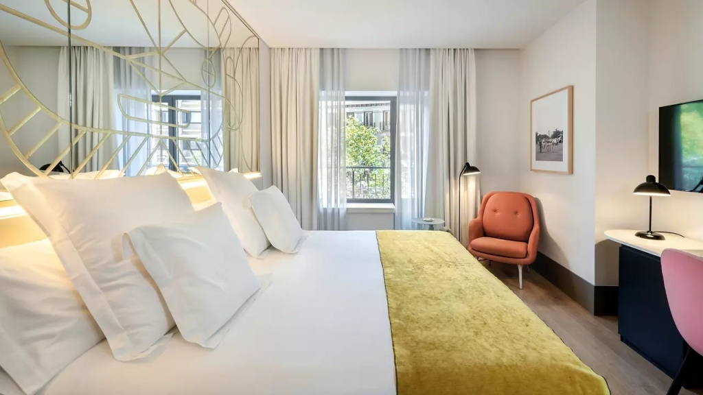 Deluxe Double room (full double bed)